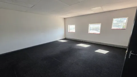 Knightsgate Industrial Park, 2 Jonas Rd, Germiston has a 566m² Industrial Unit Available To Let (1)